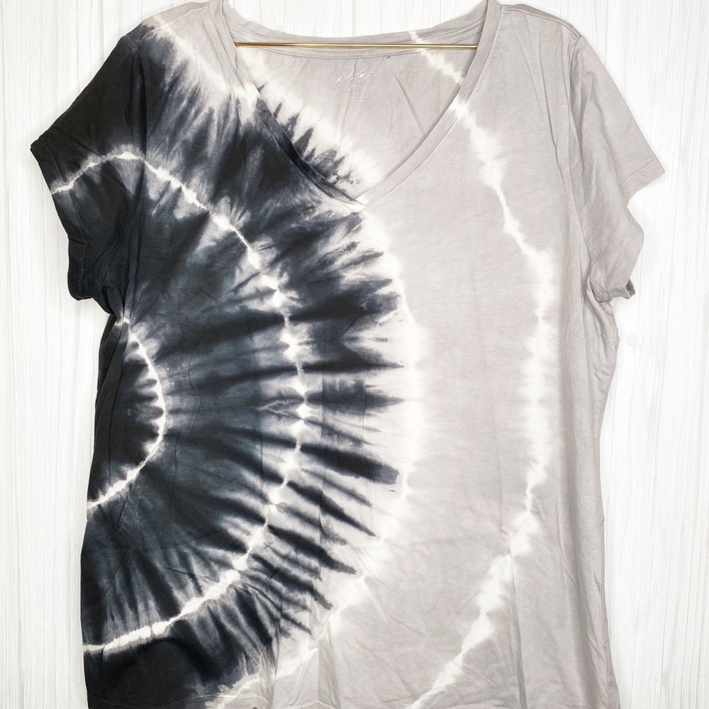 LORD & TAYLOR Plus Size V-Neck Tie Dye Tee (1X)